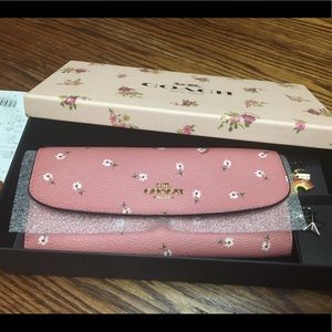 NEW! Coach long wallet gift box